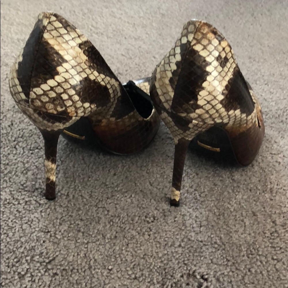 Authentic Gucci Python heels. Hello!!!!! - Picture 7 of 8